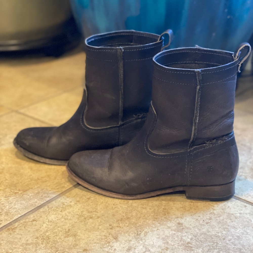 FRYE Cara Distressed Gray Leather Short Boots